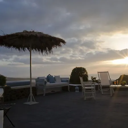 Marizan Caves & Apartment Oia (Santorini)